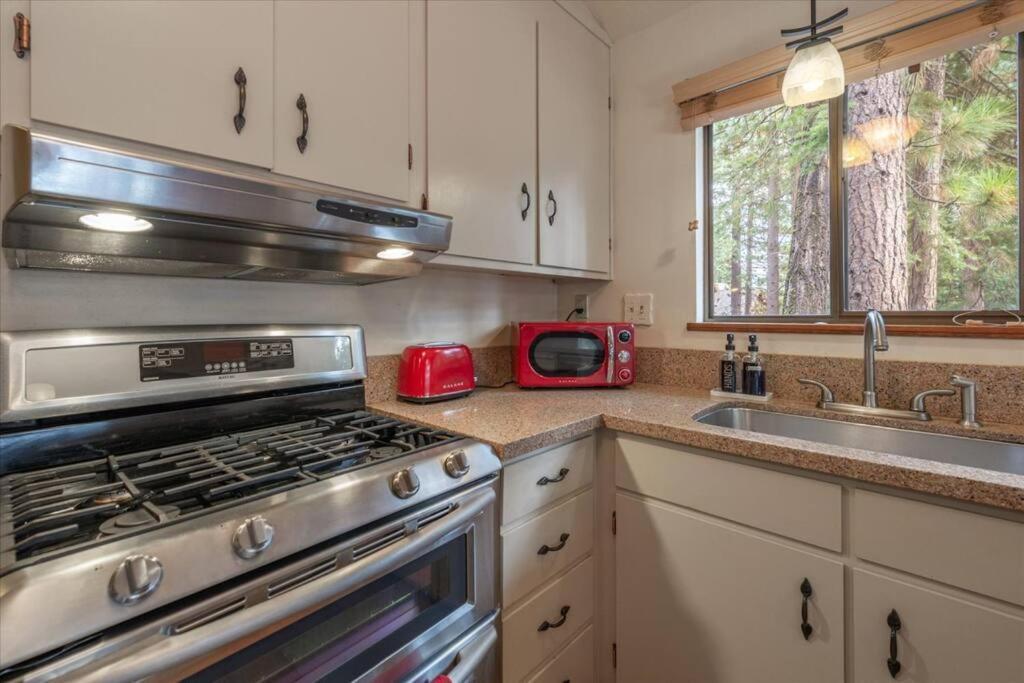 Cozy Pet-Friendly Cabin W Fenced-In Yard Close To Slopes Beach Town Carnelian Bay Exterior photo