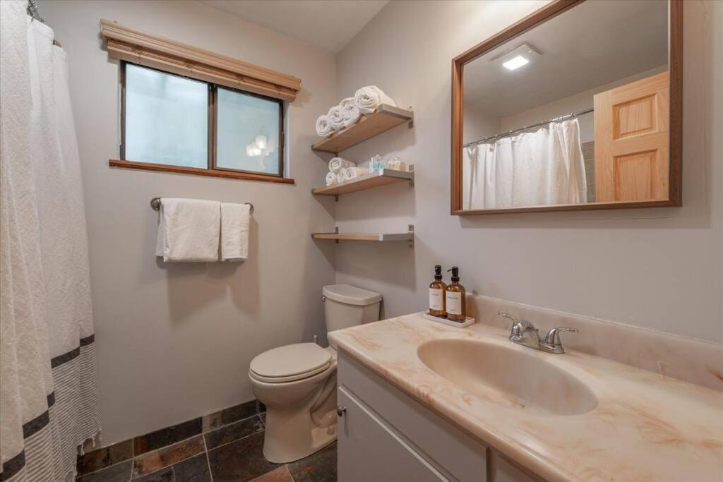 Cozy Pet-Friendly Cabin W Fenced-In Yard Close To Slopes Beach Town Carnelian Bay Exterior photo